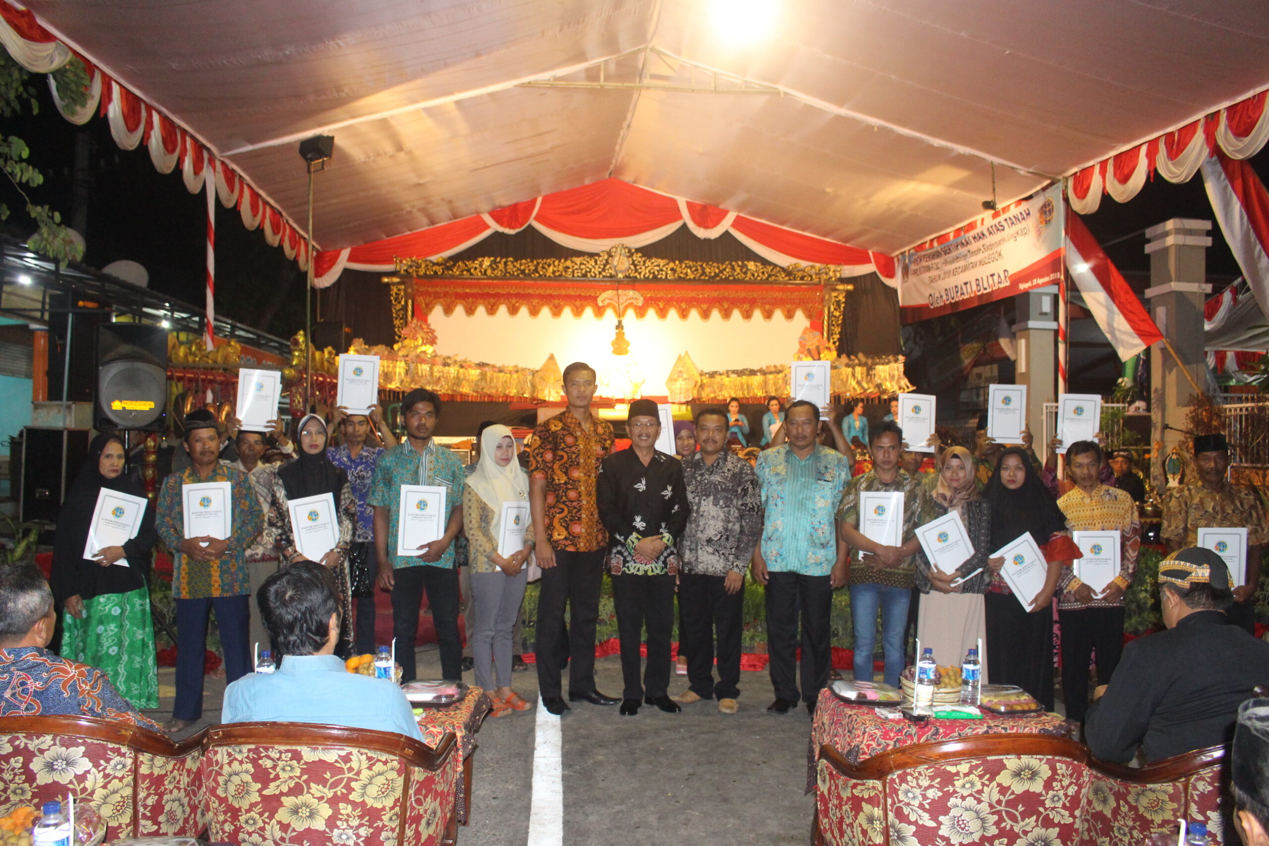 PEMBAGIAN SERTIFIKAT PTSL